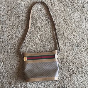 Gucci Crossbody in excellent condition!!